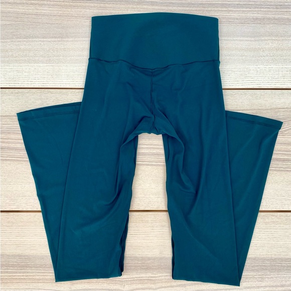 OFFLINE By Aerie Real Me Xtra Flare Legging Size Medium - Picture 3 of 5